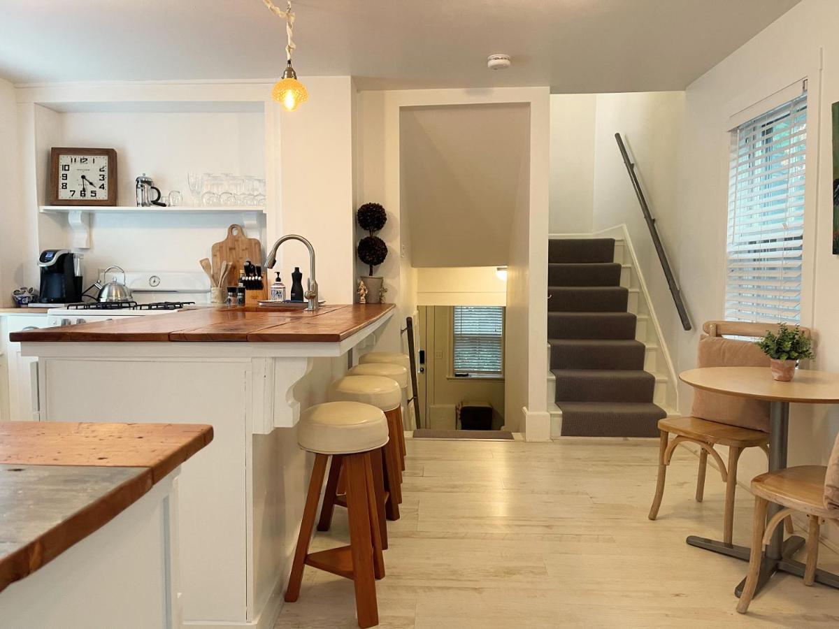 An Authentic, Rustic Luxurious Little Single Family Home In Old Town. All Yours. Marblehead Exterior photo
