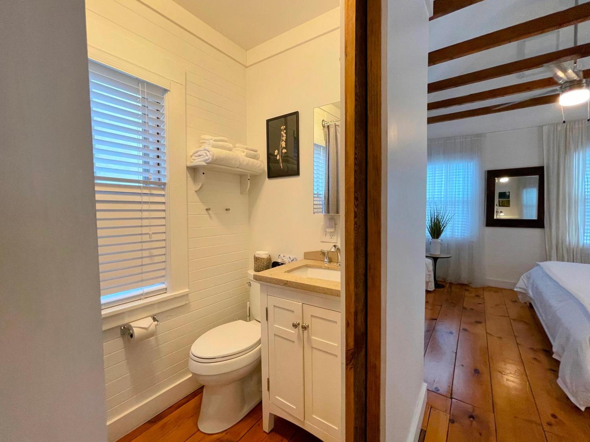 An Authentic, Rustic Luxurious Little Single Family Home In Old Town. All Yours. Marblehead Exterior photo