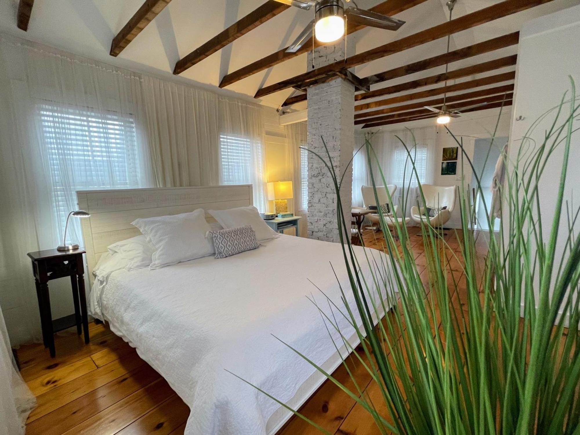 An Authentic, Rustic Luxurious Little Single Family Home In Old Town. All Yours. Marblehead Exterior photo